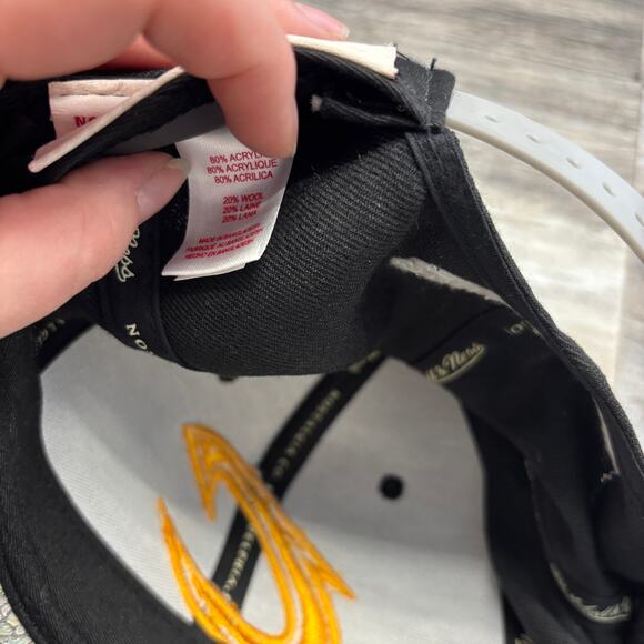 Mitchell & Ness Cleveland Cavs Cavaliers Black OS Iridescent Crackled Cap Hat - Picture 9 of 9